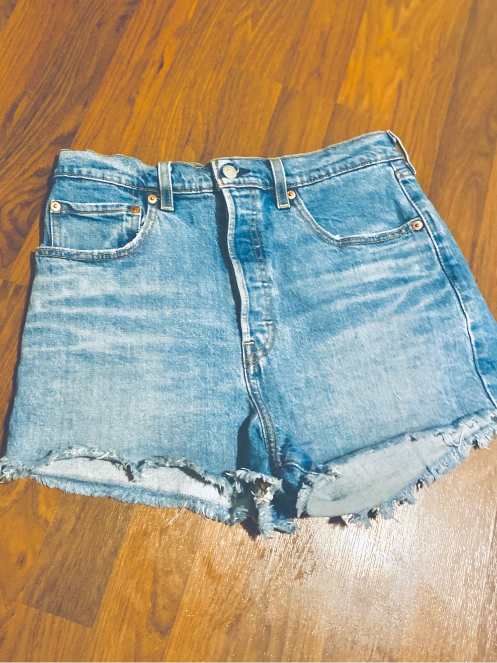 Levi’s Ribcage Shorts - Picture 3 of 6